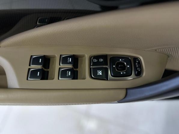 Hyundai Grandeur V с пробегом 2012 года, цена 1 590 000 рублей, 131336 км, седан, Автокод Объявления