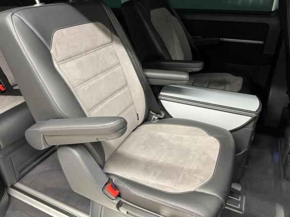 Volkswagen Multivan T6 Рестайлинг с пробегом 2022 года, цена 8 363 000 рублей, 58697 км, минивэн, Автокод Объявления