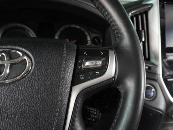 Toyota Land Cruiser 200 Series Рестайлинг 2 с пробегом 2019 года, цена 8 059 000 рублей, 133282 км, внедорожник, Автокод Объявления