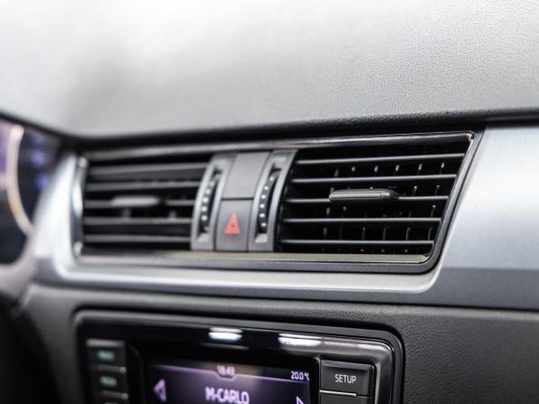 Skoda Rapid I с пробегом 2016 года, цена 998 000 рублей, 120494 км, лифтбек, Автокод Объявления