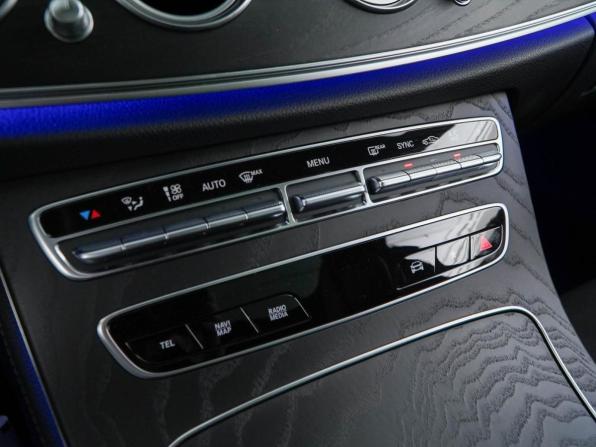 Mercedes-Benz E-Класс V (W213 S213 C238) Рестайлинг с пробегом 2021 года, цена 4 998 888 рублей, 92862 км, седан, Автокод Объявления