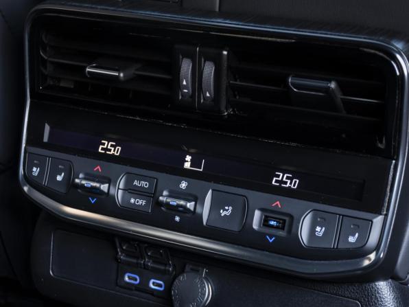 Toyota Land Cruiser 300 Series с пробегом 2023 года, цена 13 598 000 рублей, 18930 км, внедорожник, Автокод Объявления
