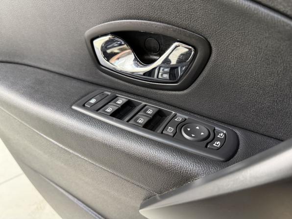 Renault Fluence I Рестайлинг с пробегом 2013 года, цена 899 800 рублей, 102000 км, седан, Автокод Объявления