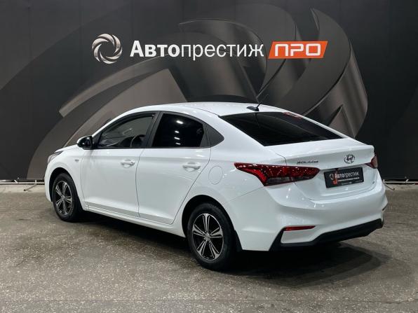 Hyundai Solaris II с пробегом 2018 года, цена 1 320 000 рублей, 131902 км, седан, Автокод Объявления