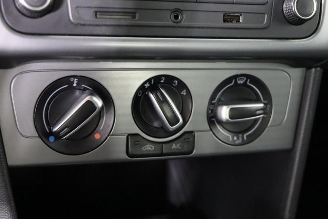 Volkswagen Polo V Рестайлинг с пробегом 2016 года, цена 1 079 990 рублей, 132569 км, седан, Автокод Объявления