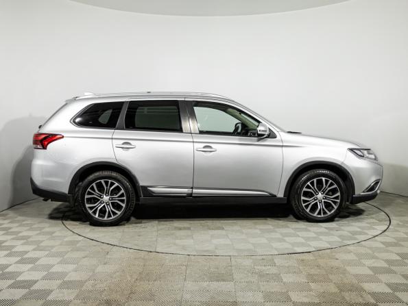 Mitsubishi Outlander III Рестайлинг 2 с пробегом 2017 года, цена 1 639 700 рублей, 183457 км, внедорожник, Автокод Объявления