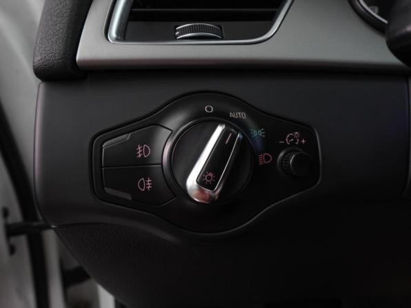 Audi A4 IV (B8) Рестайлинг с пробегом 2012 года, цена 1 199 000 рублей, 304748 км, седан, Автокод Объявления