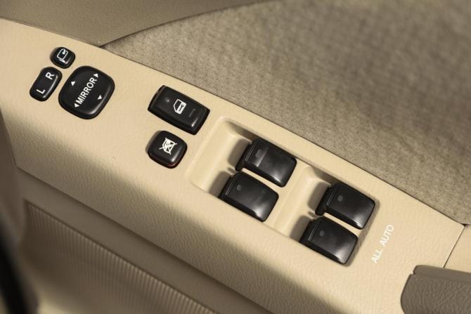 Toyota ISis I Рестайлинг с пробегом 2012 года, цена 1 449 000 рублей, 163500 км, компактвэн, Автокод Объявления