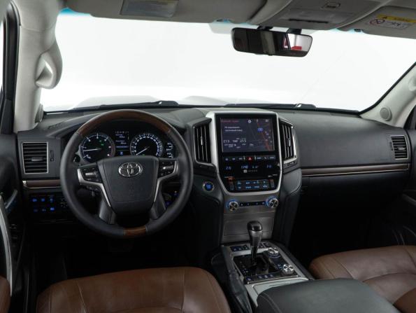 Toyota Land Cruiser 200 Series Рестайлинг 2 с пробегом 2017 года, цена 5 299 900 рублей, 220134 км, внедорожник, Автокод Объявления