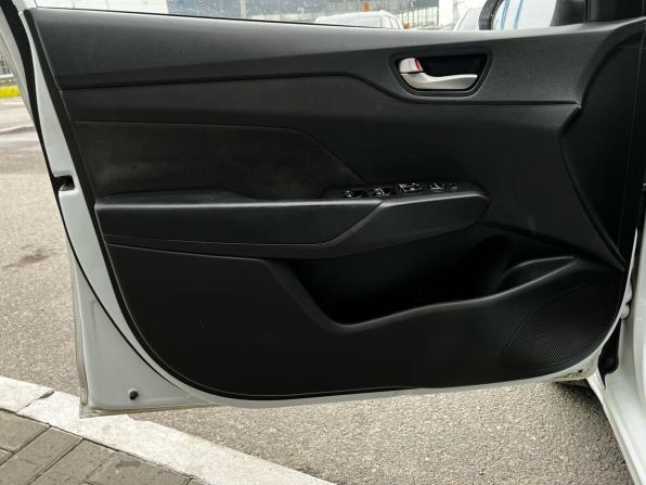 Hyundai Solaris II с пробегом 2019 года, цена 960 000 рублей, 186111 км, седан, Автокод Объявления