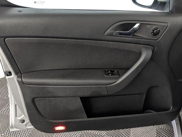 Skoda Yeti I Рестайлинг с пробегом 2014 года, цена 1 240 000 рублей, 102059 км, внедорожник, Автокод Объявления