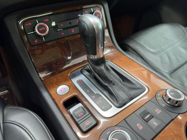 Volkswagen Touareg II с пробегом 2013 года, цена 1 820 000 рублей, 256356 км, внедорожник, Автокод Объявления
