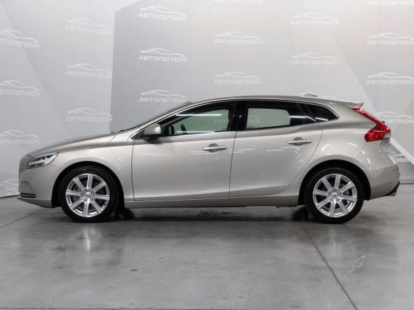 Volvo V40 II Рестайлинг с пробегом 2019 года, цена 1 600 000 рублей, 15000 км, хэтчбек, Автокод Объявления