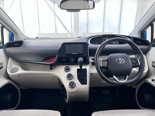Toyota Sienta II с пробегом 2018 года, цена 1 415 000 рублей, 142210 км, минивэн, Автокод Объявления