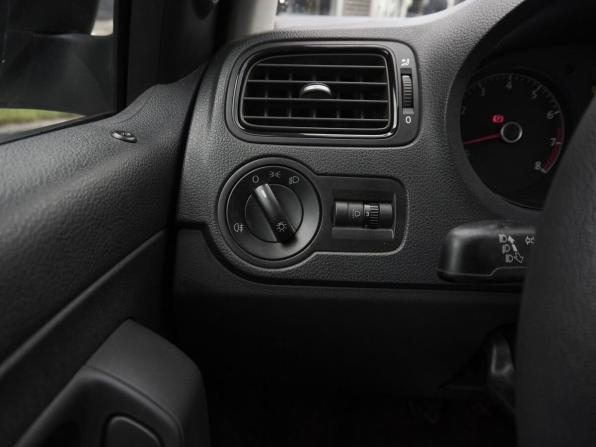 Volkswagen Polo V Рестайлинг с пробегом 2019 года, цена 955 000 рублей, 116879 км, седан, Автокод Объявления