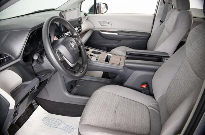 Toyota Sienna IV с пробегом 2021 года, цена 3 899 000 рублей, 5000 км, минивэн, Автокод Объявления