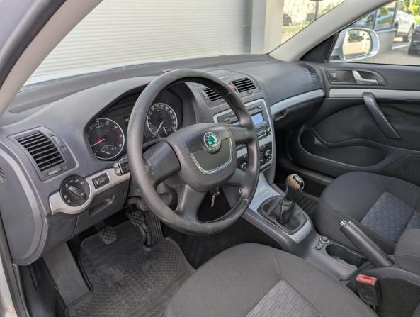 Skoda Octavia II (A5) Рестайлинг с пробегом 2012 года, цена 760 000 рублей, 164612 км, лифтбек, Автокод Объявления