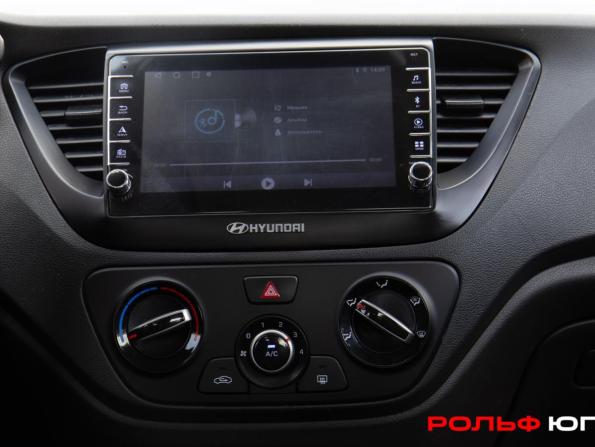 Hyundai Solaris II с пробегом 2019 года, цена 848 000 рублей, 318989 км, седан, Автокод Объявления