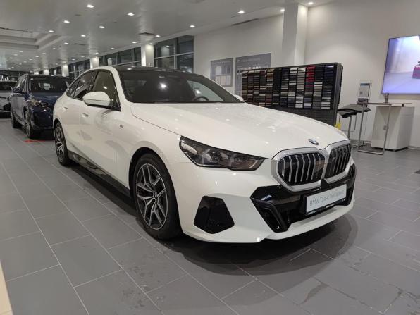 BMW 5 серии VIII (G60/G61/G68) с пробегом 2023 года, цена 7 700 000 рублей, 9795 км, седан, Автокод Объявления
