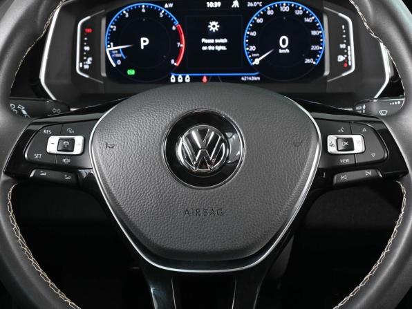Volkswagen Jetta VII Рестайлинг с пробегом 2022 года, цена 2 239 000 рублей, 42143 км, седан, Автокод Объявления