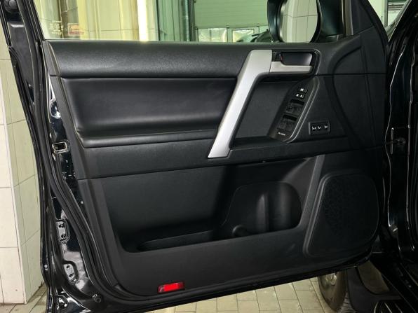 Toyota Land Cruiser Prado 150 Series Рестайлинг 2 с пробегом 2018 года, цена 4 750 000 рублей, 89426 км, внедорожник, Автокод Объявления