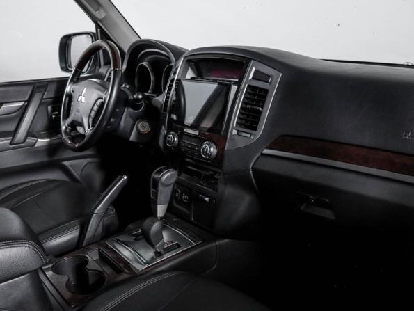 Mitsubishi Pajero IV Рестайлинг 2 с пробегом 2019 года, цена 3 575 000 рублей, 48523 км, внедорожник, Автокод Объявления
