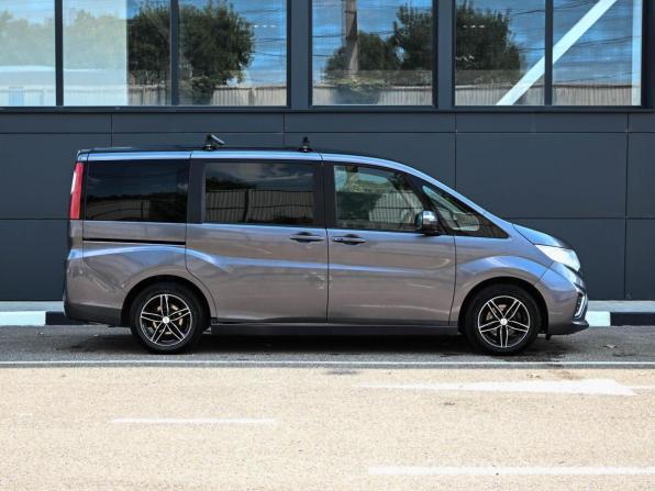 Honda Stepwgn V с пробегом 2016 года, цена 1 549 000 рублей, 201345 км, минивэн, Автокод Объявления