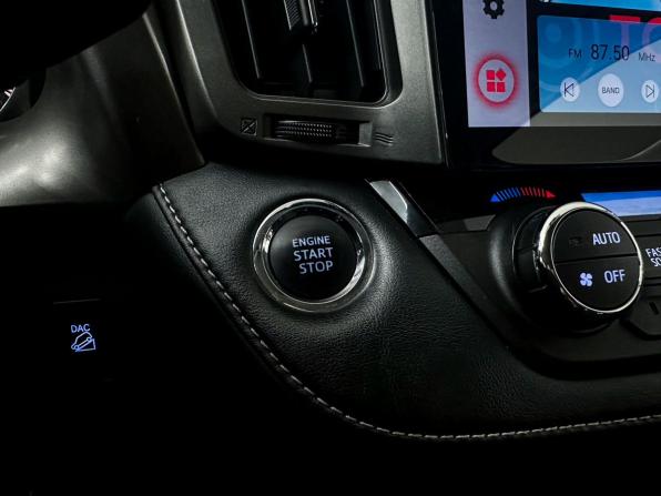 Toyota RAV4 IV (XA40) Рестайлинг с пробегом 2018 года, цена 2 650 000 рублей, 178000 км, внедорожник, Автокод Объявления