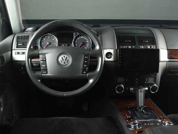 Volkswagen Touareg I Рестайлинг с пробегом 2009 года, цена 1 449 995 рублей, 259259 км, внедорожник, Автокод Объявления