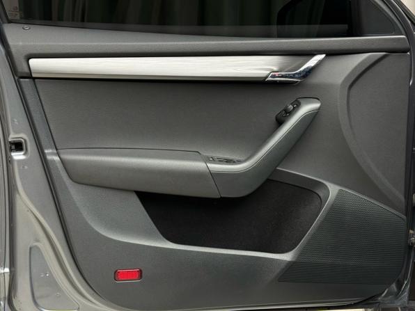 Skoda Octavia III (A7) Рестайлинг с пробегом 2017 года, цена 1 799 000 рублей, 141641 км, лифтбек, Автокод Объявления