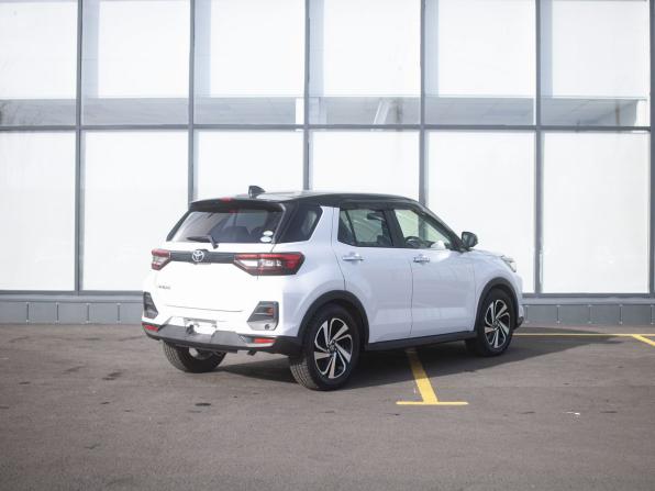 Toyota Raize I с пробегом 2020 года, цена 1 730 000 рублей, 31616 км, внедорожник, Автокод Объявления