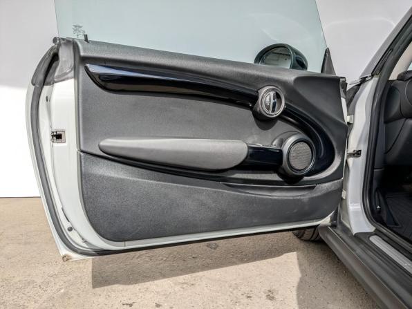 Mini Hatch III (F55/F56) Рестайлинг с пробегом 2018 года, цена 1 800 000 рублей, 73652 км, хэтчбек, Автокод Объявления