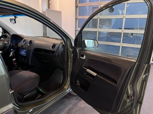 Ford Fusion I Рестайлинг с пробегом 2007 года, цена 350 000 рублей, 277594 км, хэтчбек, Автокод Объявления
