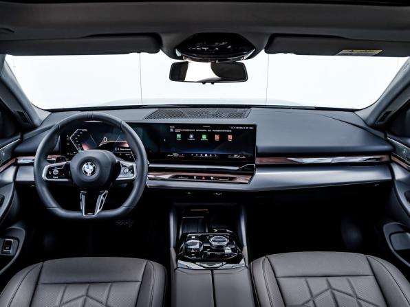 BMW 5 серии VIII (G60/G61/G68) с пробегом 2025 года, цена 8 490 000 рублей, 18 км, седан, Автокод Объявления