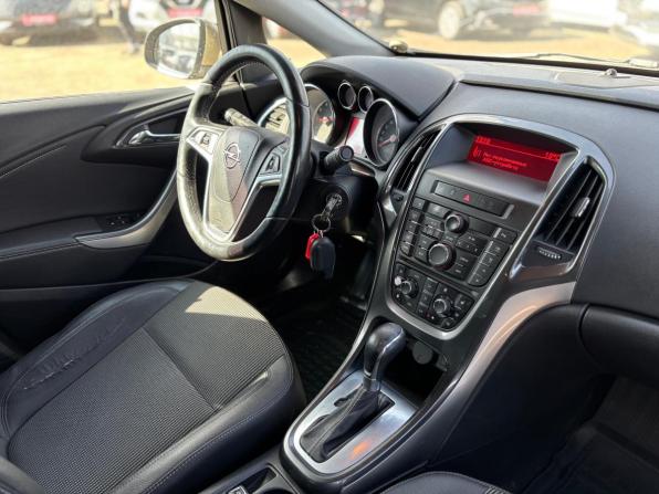 Opel Astra J Рестайлинг с пробегом 2013 года, цена 630 000 рублей, 187564 км, седан, Автокод Объявления