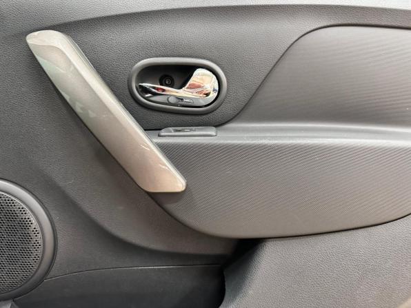 Renault Sandero II Рестайлинг с пробегом 2021 года, цена 1 388 000 рублей, 57867 км, хэтчбек, Автокод Объявления
