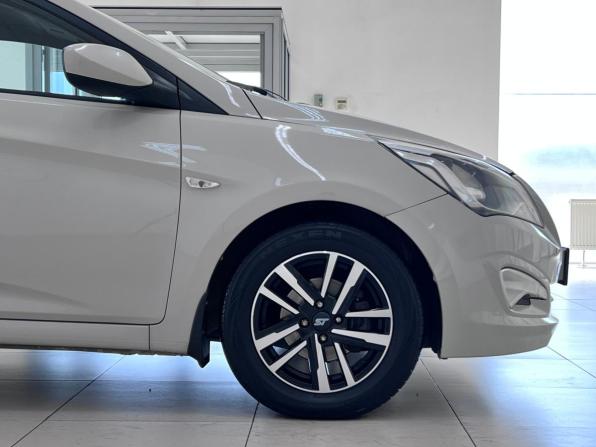 Hyundai Solaris I Рестайлинг с пробегом 2015 года, цена 995 000 рублей, 97234 км, хэтчбек, Автокод Объявления