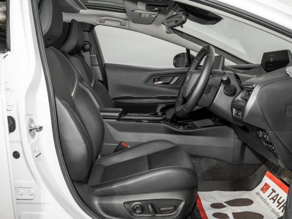 Toyota Prius V (XW60) с пробегом 2023 года, цена 4 360 000 рублей, 13255 км, лифтбек, Автокод Объявления