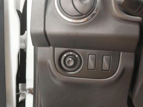 Renault Logan II Рестайлинг с пробегом 2020 года, цена 954 600 рублей, 42575 км, седан, Автокод Объявления