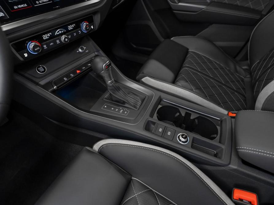 Audi Q3 II (F3) Москва  - изображение 16