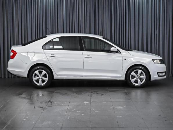 Skoda Rapid I с пробегом 2015 года, цена 1 209 000 рублей, 178745 км, лифтбек, Автокод Объявления