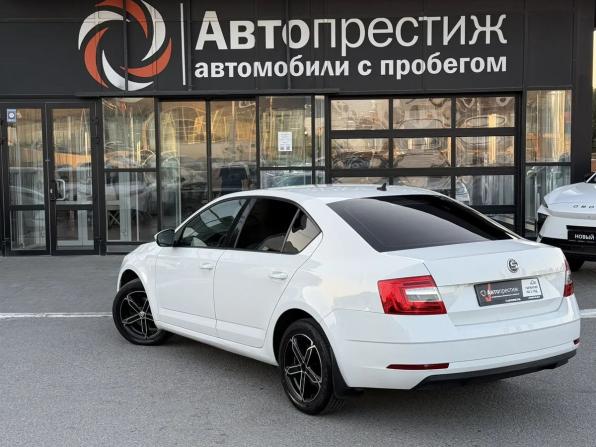 Skoda Octavia III (A7) Рестайлинг с пробегом 2018 года, цена 1 070 000 рублей, 176283 км, лифтбек, Автокод Объявления