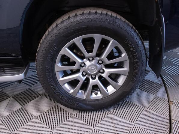 Toyota Land Cruiser Prado 150 Series Рестайлинг 2 с пробегом 2019 года, цена 5 122 000 рублей, 120524 км, внедорожник, Автокод Объявления