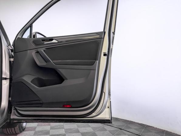 Volkswagen Tiguan II с пробегом 2018 года, цена 2 720 000 рублей, 89711 км, внедорожник, Автокод Объявления