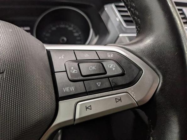 Volkswagen Tiguan II Рестайлинг с пробегом 2021 года, цена 2 549 000 рублей, 126040 км, внедорожник, Автокод Объявления