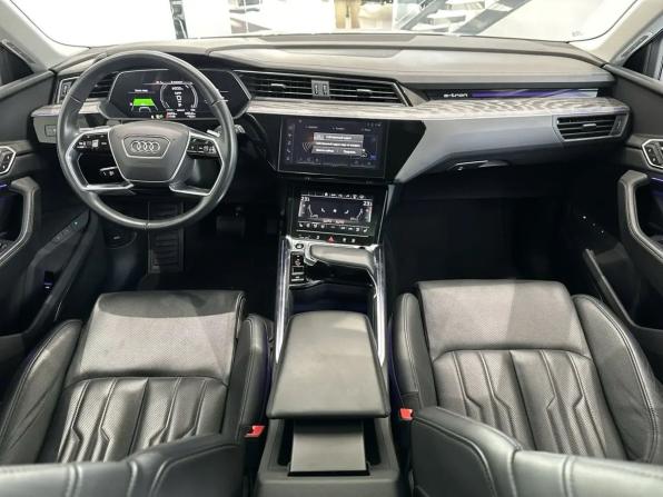 Audi e-tron I с пробегом 2021 года, цена 4 700 000 рублей, 44000 км, внедорожник, Автокод Объявления