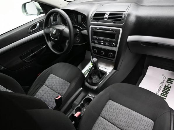 Skoda Octavia II (A5) Рестайлинг с пробегом 2009 года, цена 655 000 рублей, 261534 км, лифтбек, Автокод Объявления