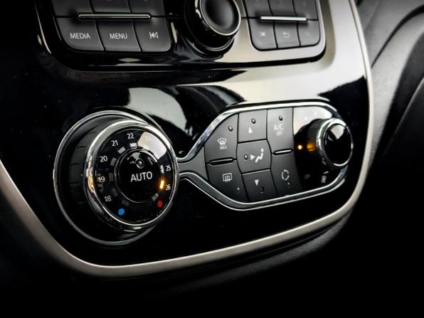 Renault Kaptur I с пробегом 2017 года, цена 1 345 000 рублей, 75207 км, внедорожник, Автокод Объявления