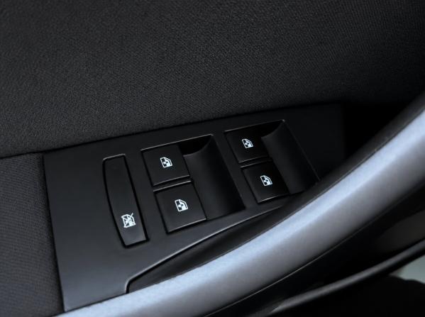 Opel Astra J Рестайлинг с пробегом 2013 года, цена 559 000 рублей, 233000 км, седан, Автокод Объявления