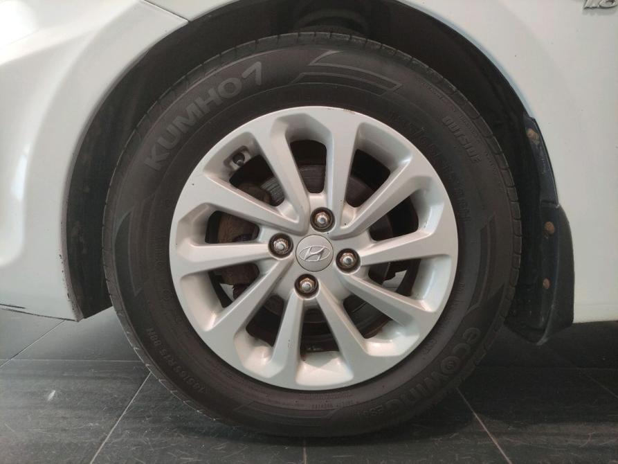 Hyundai Solaris I Санкт-Петербург  - изображение 16
